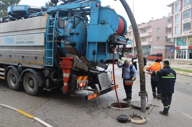 İSKİ, Vize İlçesinde Kombine Kanal Aracıyla Temizlik Çalışması Yaptı