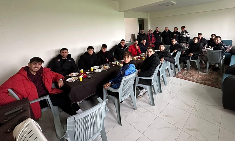 Karşılaşma Öncesi MHP Belde Başkanından Kahvaltı