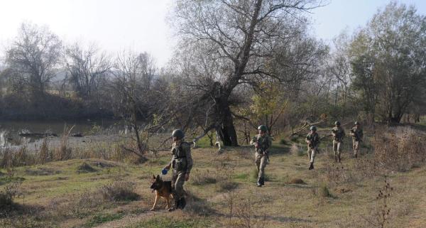 Edirne'de Yunanistan'a kaçarken yakalanan 4 terör şüphelisi tutuklandı