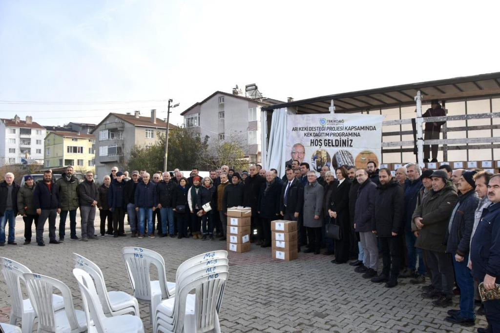 Muratlı'da Arı Üreticilerine Arı Keki Dağıtımı Yapıldı