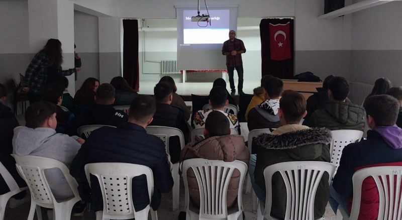 Pınarhisar'da Liselilere Medya Okuryazarlığı Eğitimleri