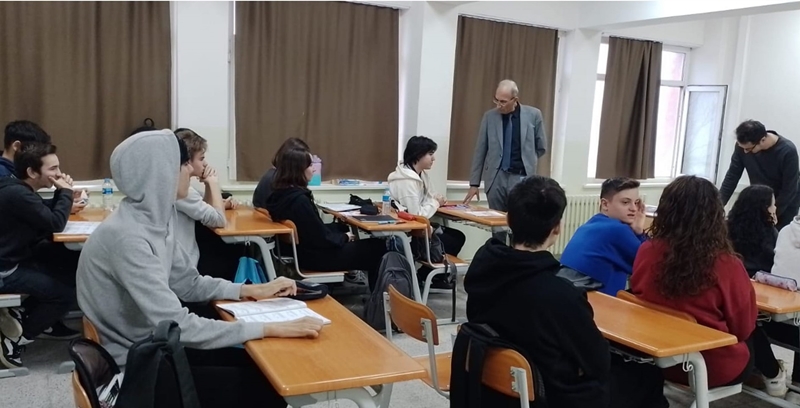 Müdür Akdemir, Okul Ziyaretleriyle Sorunlara Çözüm Arıyor