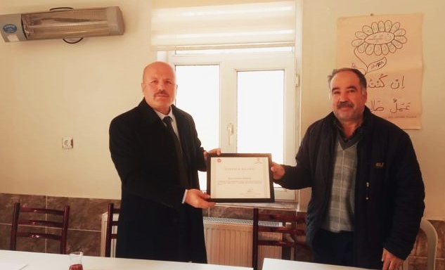 Poyralı Köyü Cami İmam-Hatibi Efrahim Berber'e 40 Yılın Onur Belgesi