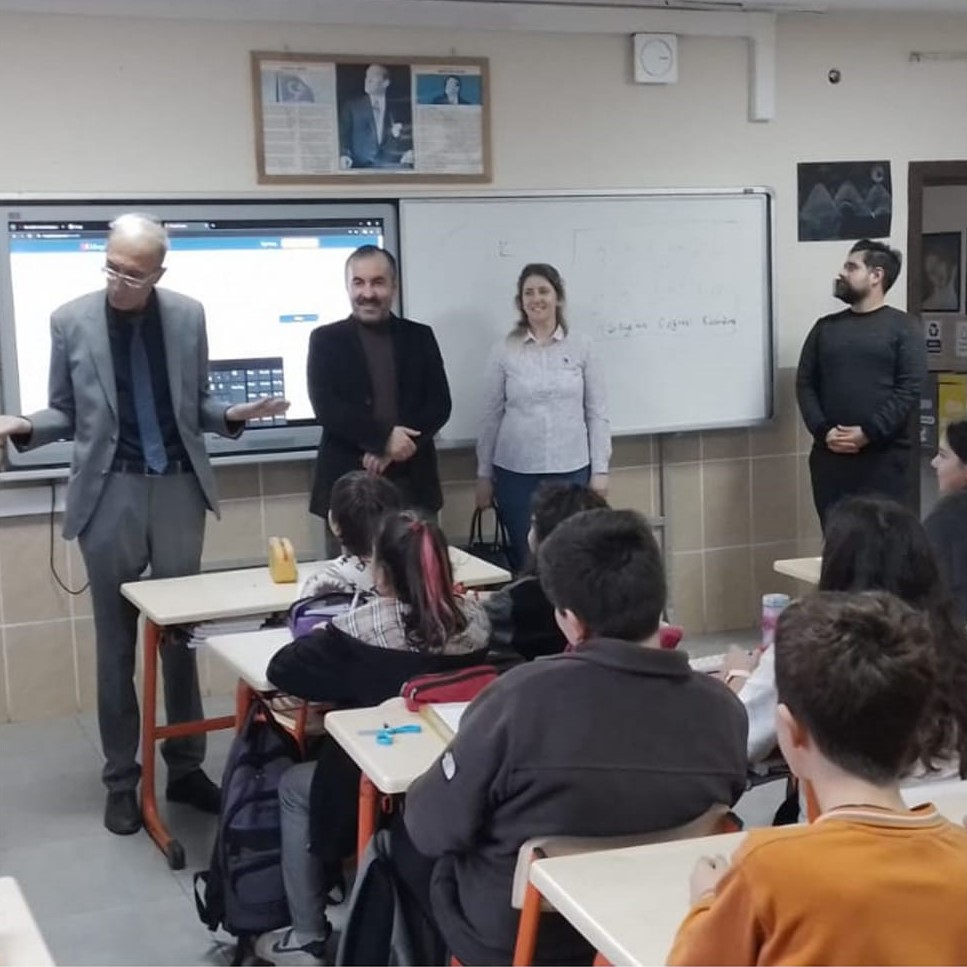Vize İlçe Milli Eğitim Müdürü Akdemir, Okul Ziyaretlerini Sürdürdü