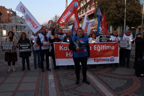 Edirne'de, 'kalıcı yaz saati' uygulamasına gemici fenerleriyle protesto