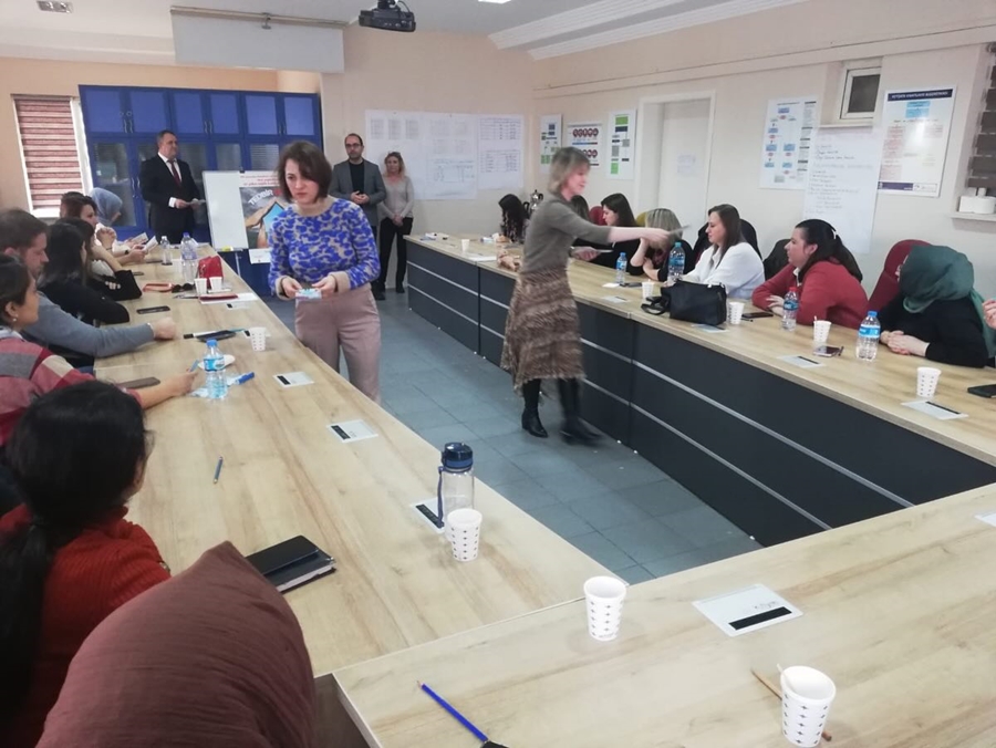 Sağlık Personeline HIV/AIDS Bilgilendirmesi