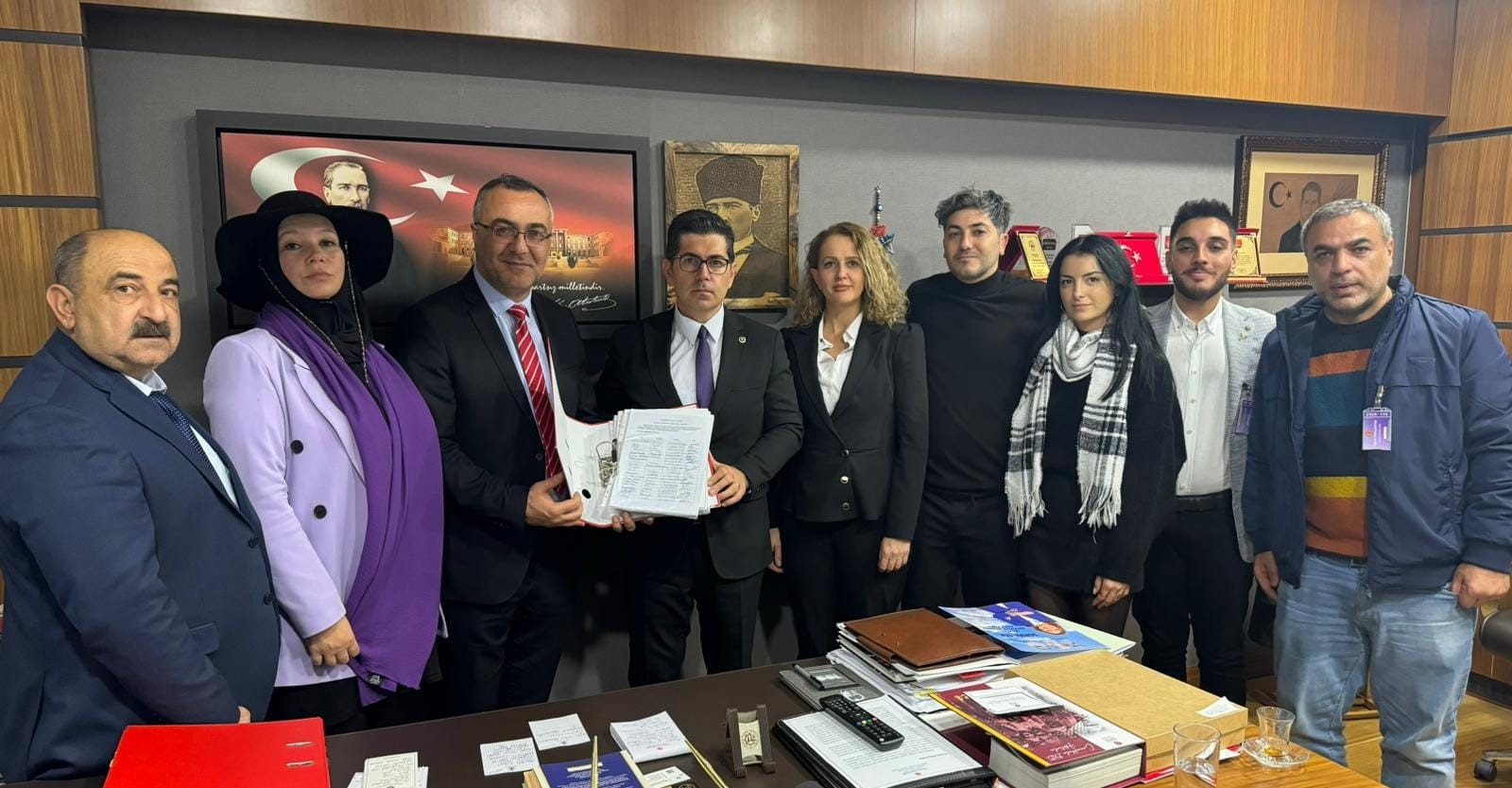 Ön Seçim İçin Toplanan İmzalar Teslim Edildi