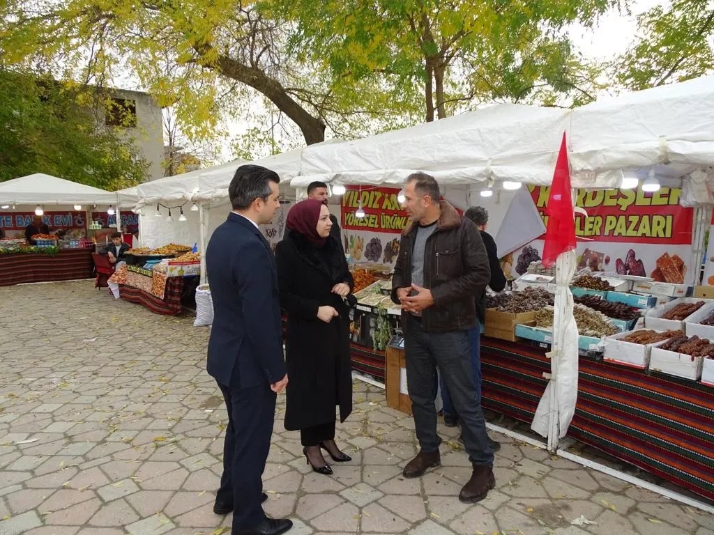Hamsi Festivali ve Yöresel Ürünler Fuarı Stantlarını Ziyaret Ettiler