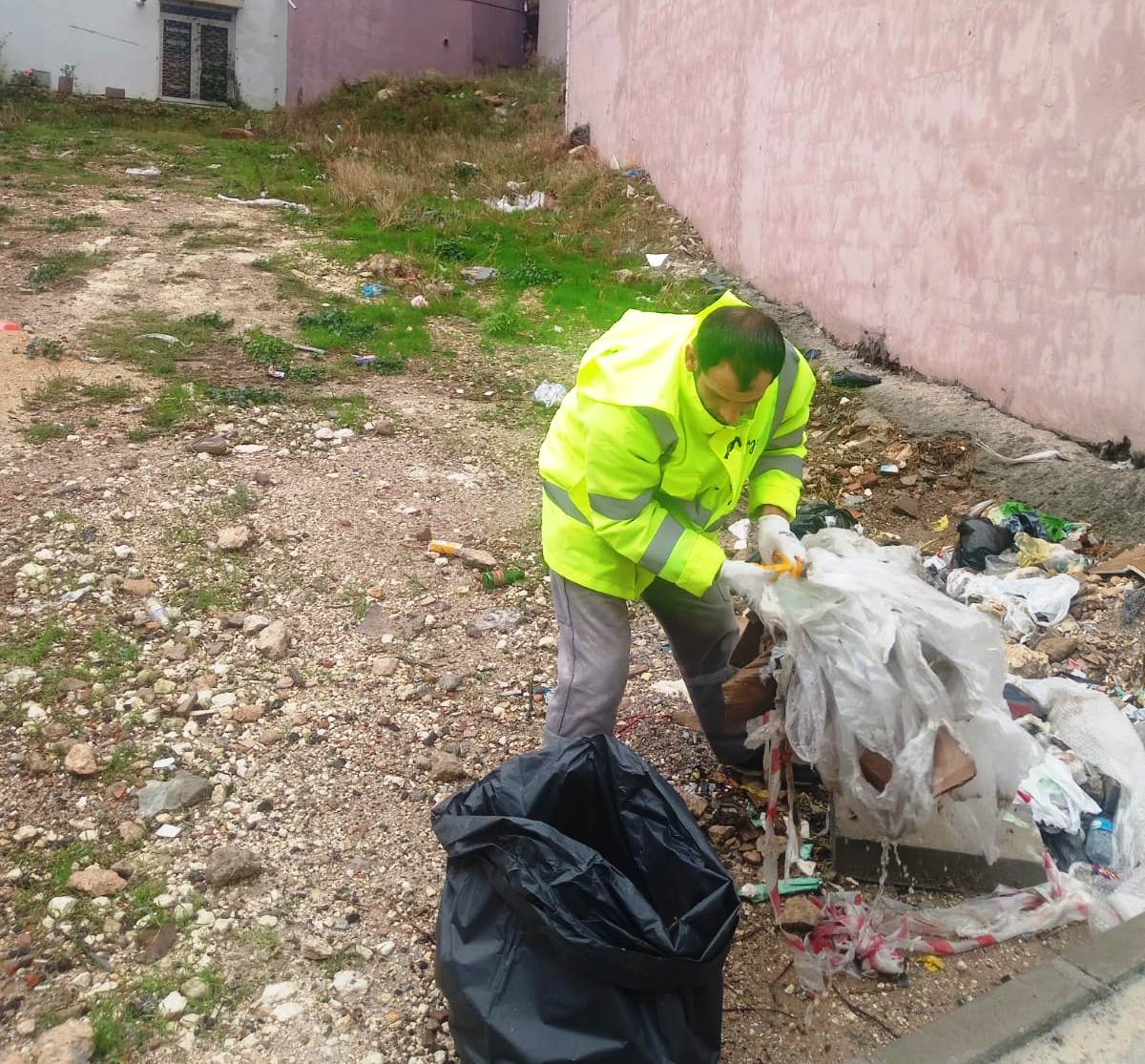 Kırklareli Belediyesi Temizlik İşleri Müdürlüğü Şehir Temizliği İçin Özveriyle Çalışıyor