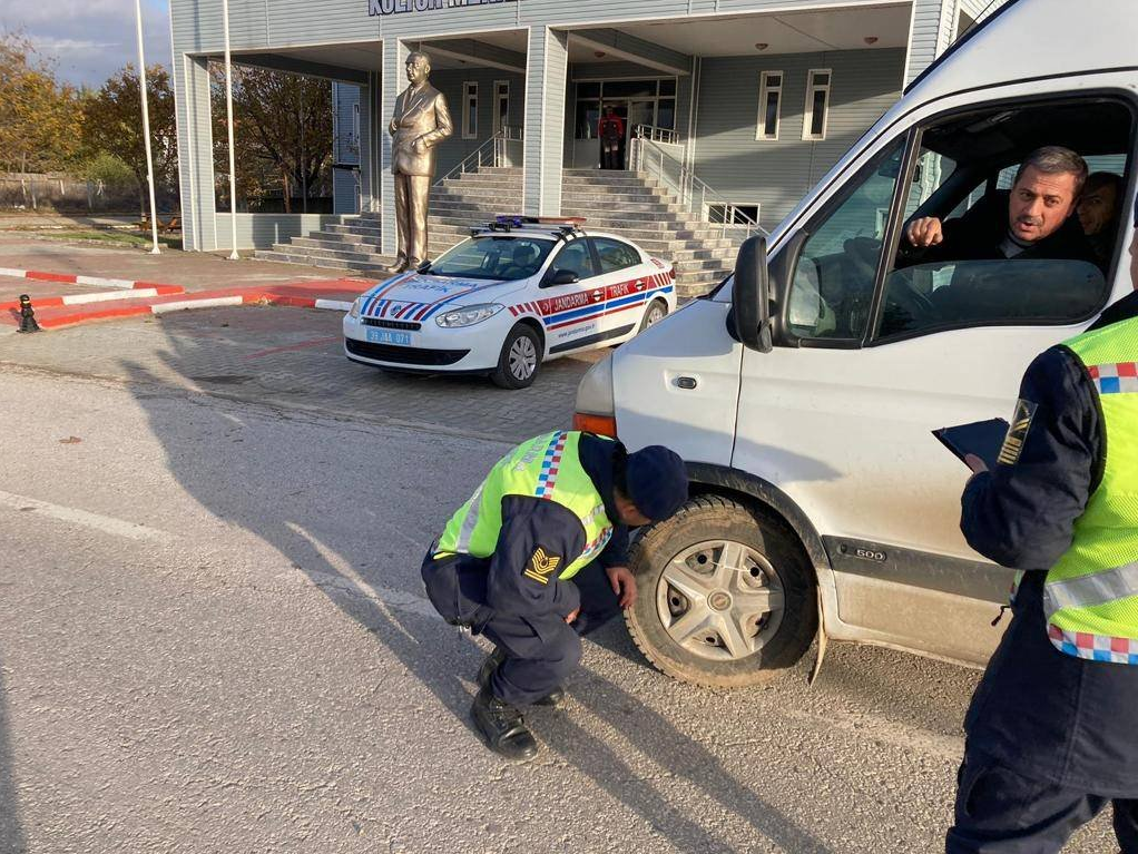 Kırklareli'nde Kış Lastiği Denetimleri Başladı