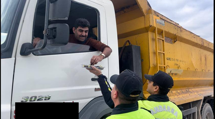 Jandarma Trafik Birimi, Dünya Şoförler Günü Dolayısıyla Şoförleri Kutladı