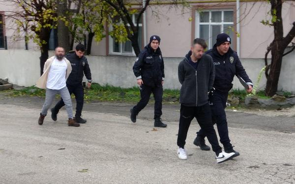 Köpeğe taş atan arkadaşlarına silahla ateş ettiler: 1 ölü, 1 yaralı