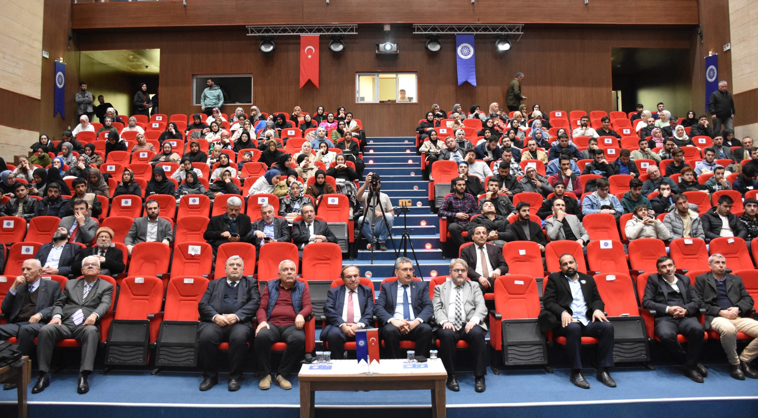 'Vuslatının 750. Yılında Bir Bilge Olarak Hz. Mevlana ve İnsan' Konulu Konferans Düzenlendi