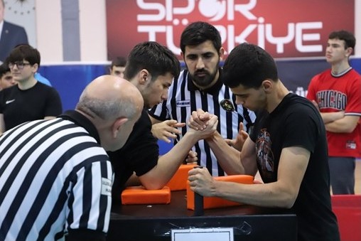 Çekişmeli Mücadele İzleyicileri Büyüledi