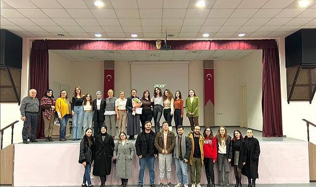 Dr. Öğretim Üyesi Gülsüm Kav, İngilizce Öğretmenliği Bölümü Öğrencileri ile Bir Araya Geldi