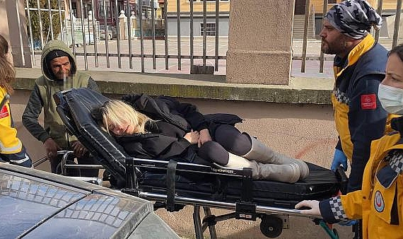 Edirne'de 5 katlı binada yangın; hamile kadın dumandan etkilendi