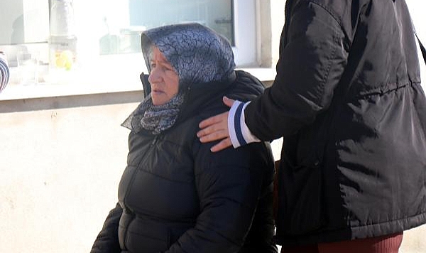 Ocağı açık unutup kent merkezine gitti, evinin yanışını ağlayarak izledi