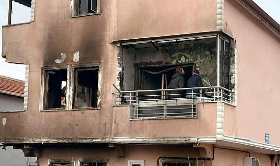 Tekirdağ'da 3 katlı evde yangın: 1 ölü, 2 yaralı