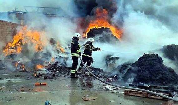 Tekirdağ'da geri dönüşüm tesisinde yangın