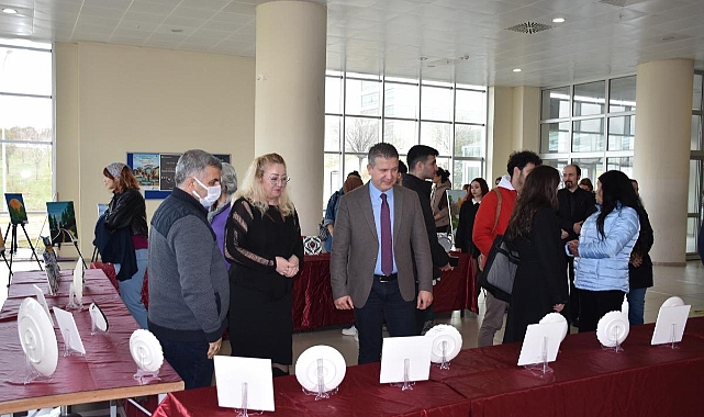 Tekirdağ NKÜ'de Resim ve Çini Sergisi Açıldı