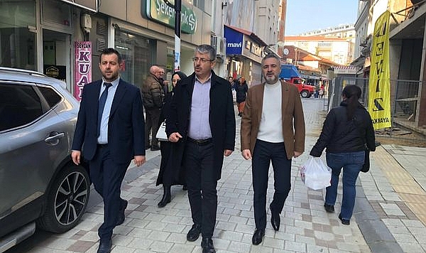 AK Partili Yetkililer Bankalar Caddesinde Vatandaşlarla Buluştu