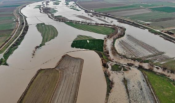 Çanakkale'de su altında kalan tarlalar, dron ile görüntülendi