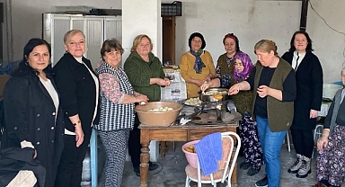 Kaynarca Beldesi'ndeki kadınlarla bir araya geldi