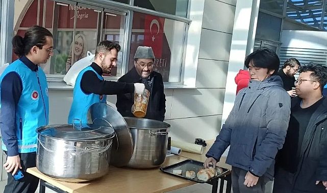 Öğrencilere çorbalar Müftü Eviş’in elinden