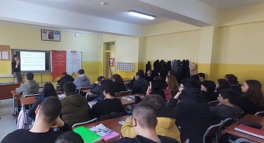 Öğrencilere Kanser Bilgilendirme Eğitimi Verdi