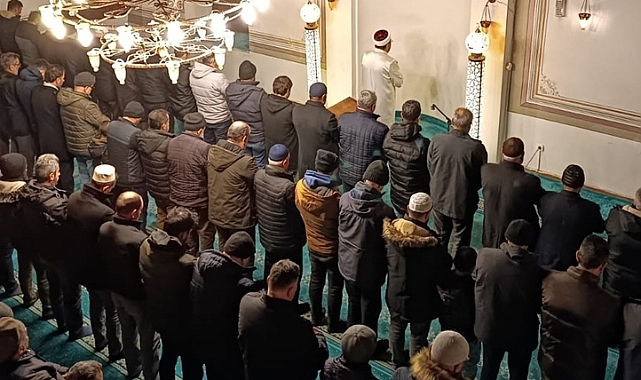 Tarihi Karacaibrahimbey Camii'nde Sabah Namazı Buluşması