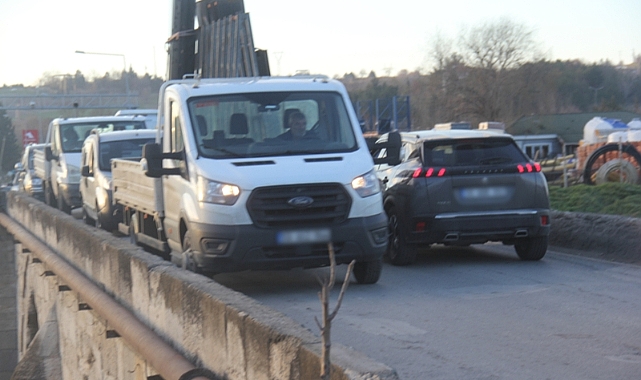 Tarihi Taş Köprü Trafiğin Ağır Yükünü Taşımaya Devam Ediyor