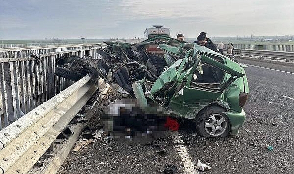 Tekirdağ'da otomobil bariyerlere çarptı: 1 ölü