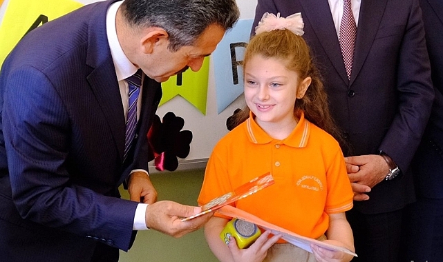 Vali Ekici Öğretmen ve Öğrencilere Başarılar Diledi